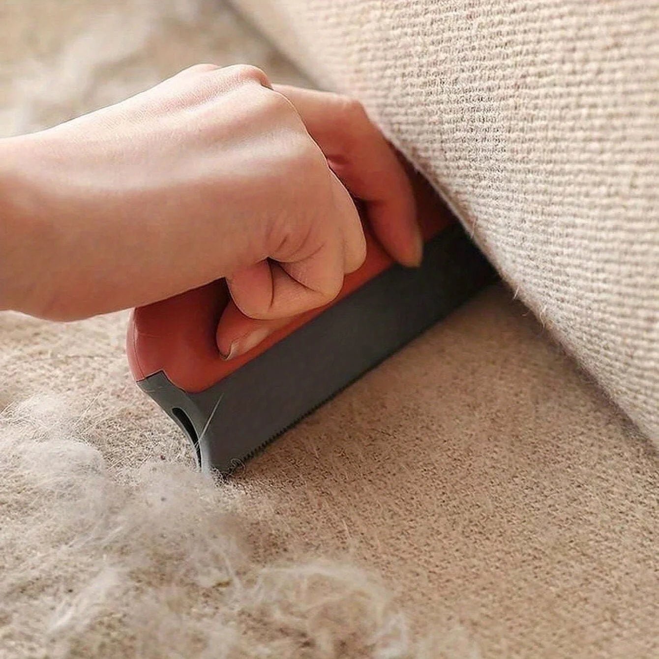 Effective Pet Hair Remover Brush For Cats And Dogs - Gently Shaves Wool And Cleans Fur For A Neat And Tidy Home - Cozy & Co. Market